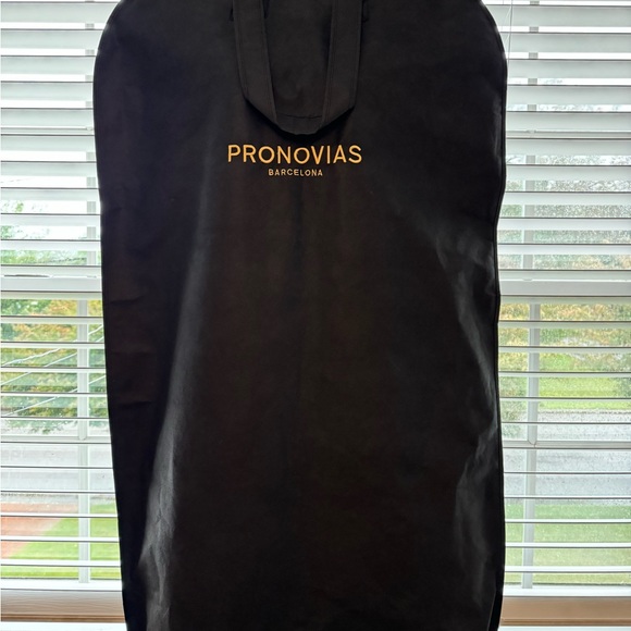 Never worn, 2014 Lamas Pronovias wedding dress in Off White, sz 38 - Picture 6 of 8